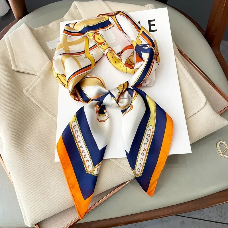 Women Bags Online - Foulard carré en soie de luxe