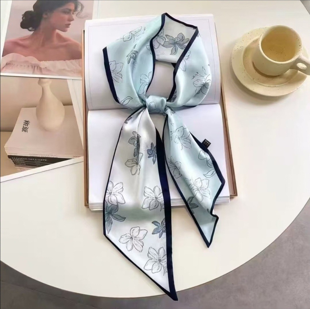 Foulard carré de luxe en soie  - Women Bags Online avis et prix