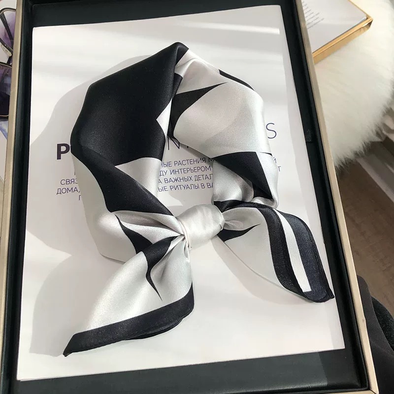 Foulard carré 53 cm en soie de - Women Bags White avis et prix