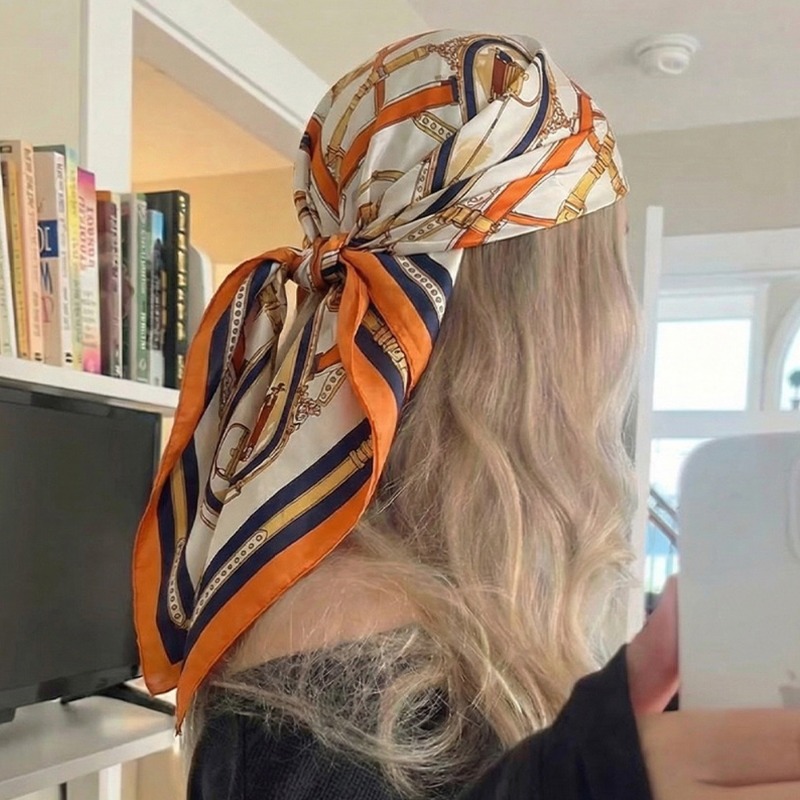 Foulard carré en soie de luxe  - Women Bags Online avis et prix