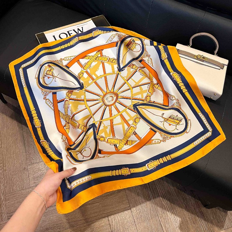 Foulard carré en soie de luxe  - Women Bags Online avis et prix