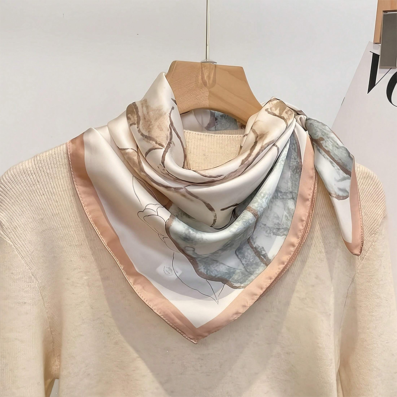 Foulard carré en soie imprimé  - Women Bags Online avis et prix
